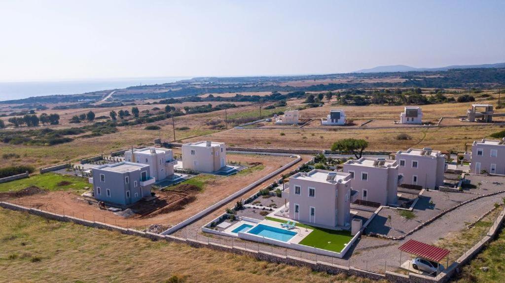 Regina - Double Pool Paradise Vila Lakhania
