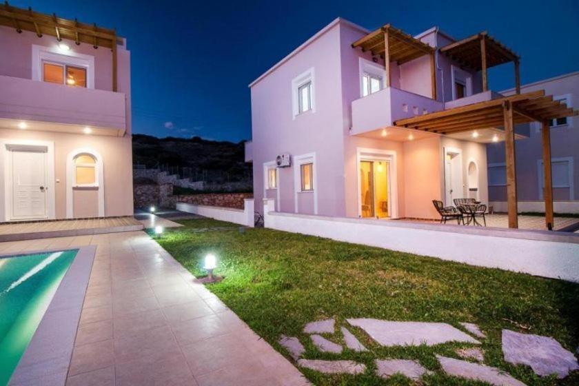 Regina - Double Pool Paradise Vila Lakhania